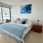 Beachfront Luxury 2Br - Pool, Balcony & Ocean Vie