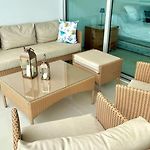 Beachfront Luxury 2Br - Pool, Balcony & Ocean Vie