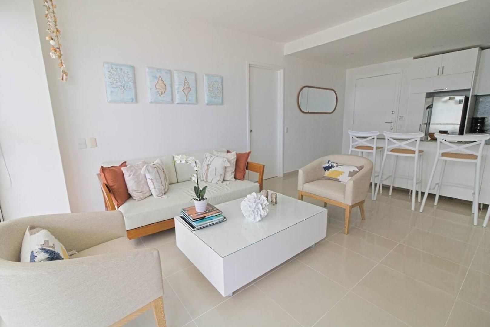Beachfront Luxury 2br - Pool, Balcony & Ocean Vie Apartamento *