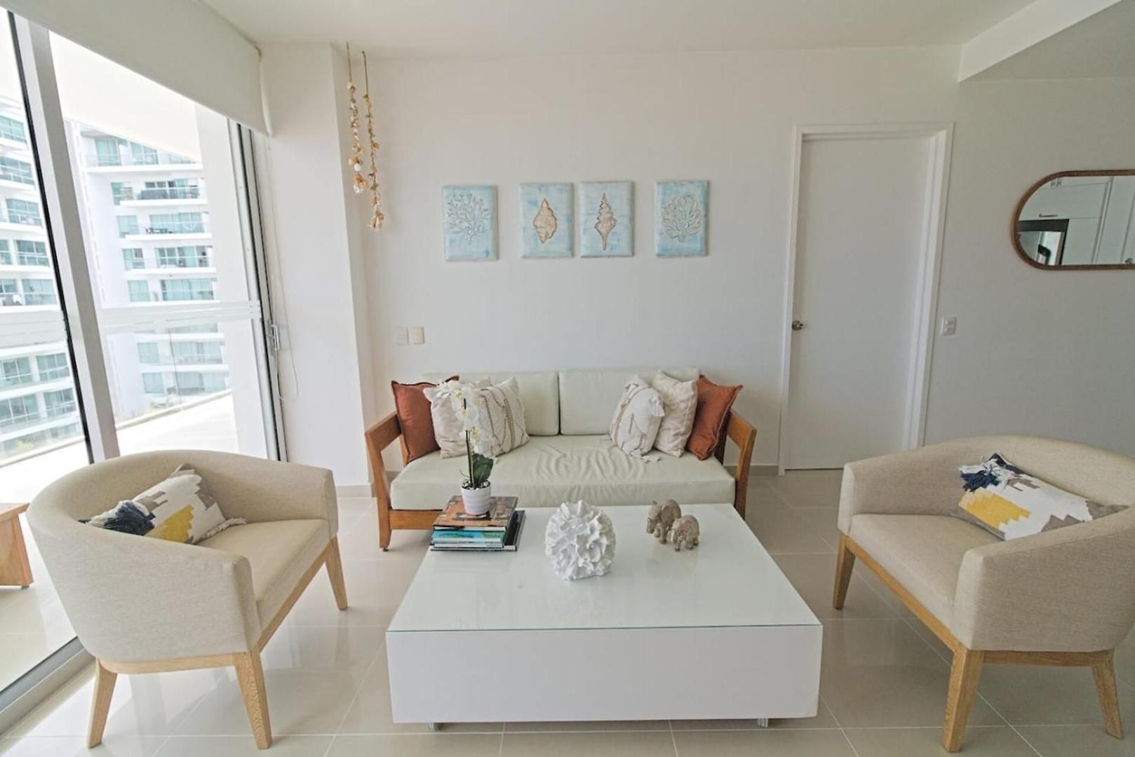 Apartamento Beachfront Luxury 2br - Pool, Balcony & Ocean Vie *