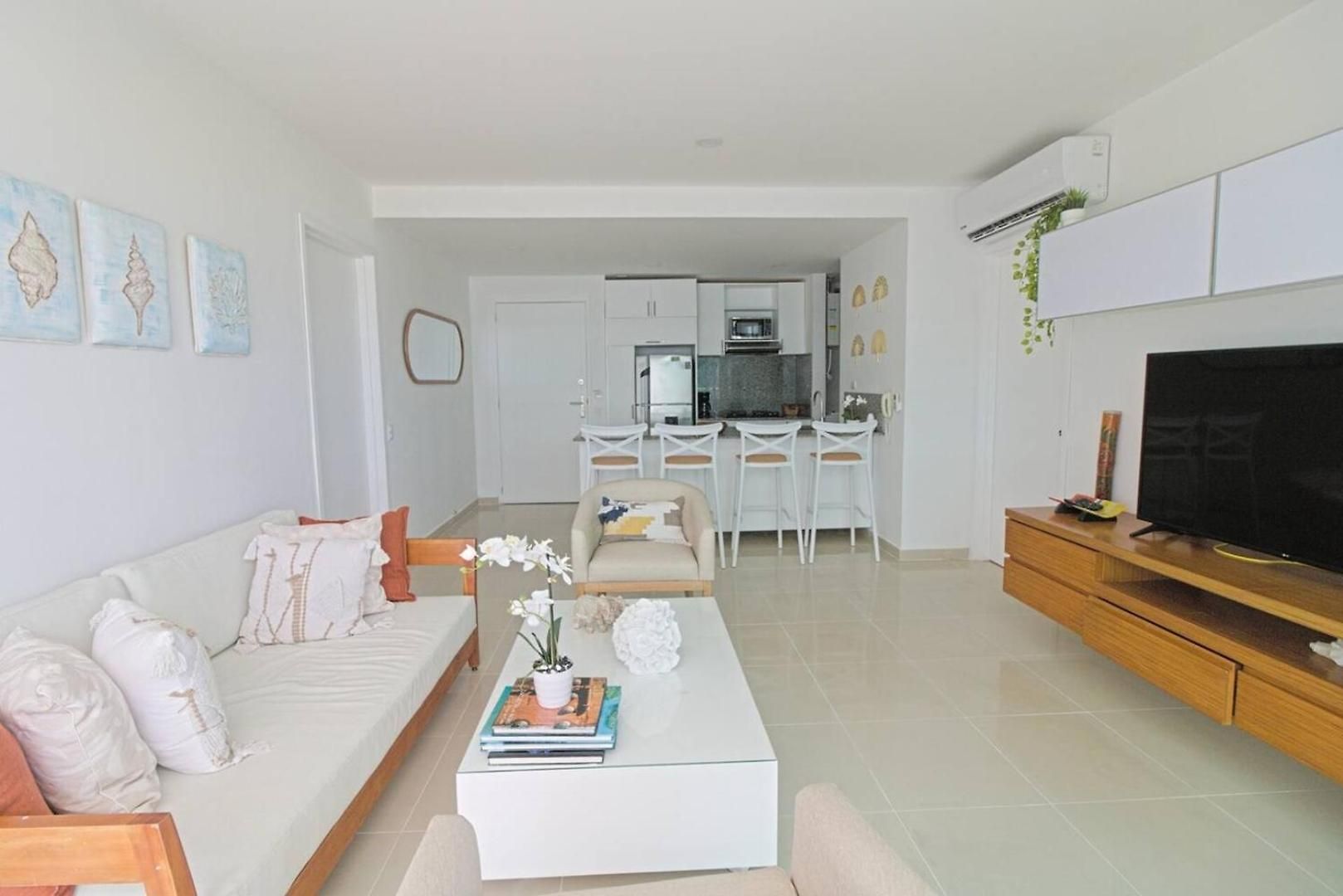 Beachfront Luxury 2br - Pool, Balcony & Ocean Vie Apartamento Cartagena