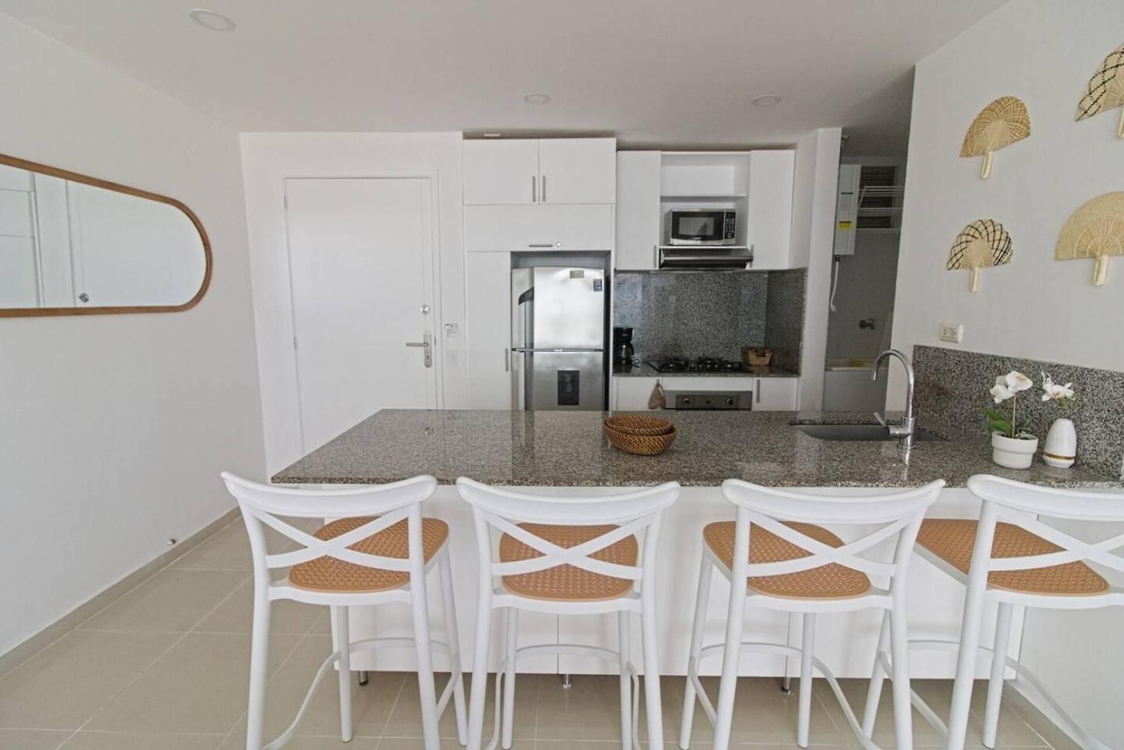 Beachfront Luxury 2br - Pool, Balcony & Ocean Vie Apartamento Cartagena