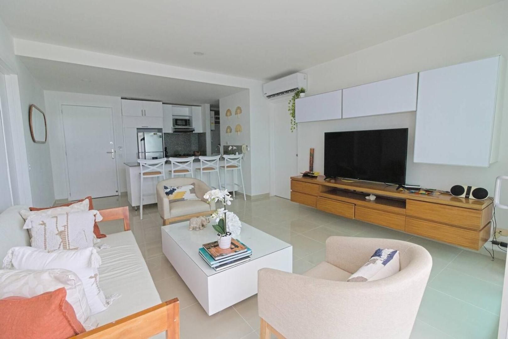 Beachfront Luxury 2br - Pool, Balcony & Ocean Vie Apartamento