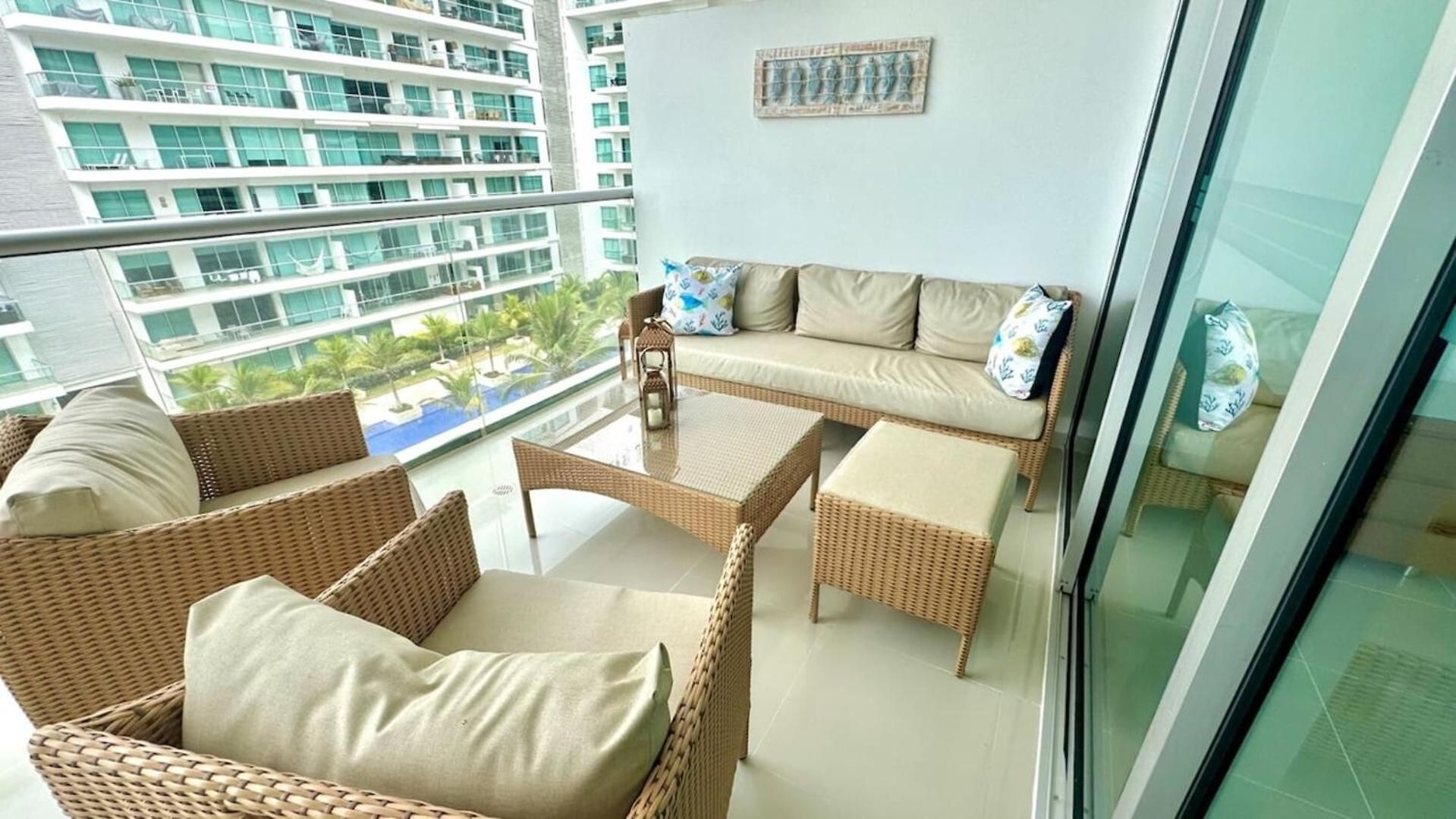 Apartamento Beachfront Luxury 2br - Pool, Balcony & Ocean Vie Cartagena