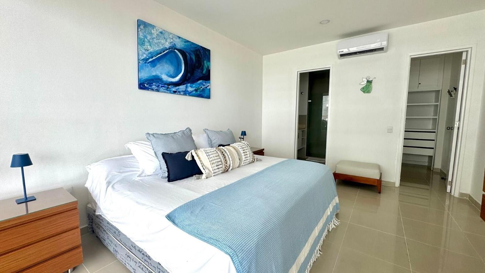 Apartamento Beachfront Luxury 2br - Pool, Balcony & Ocean Vie