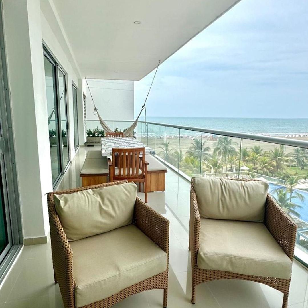 Beachfront Luxury 2br - Pool, Balcony & Ocean Vie Apartamento *