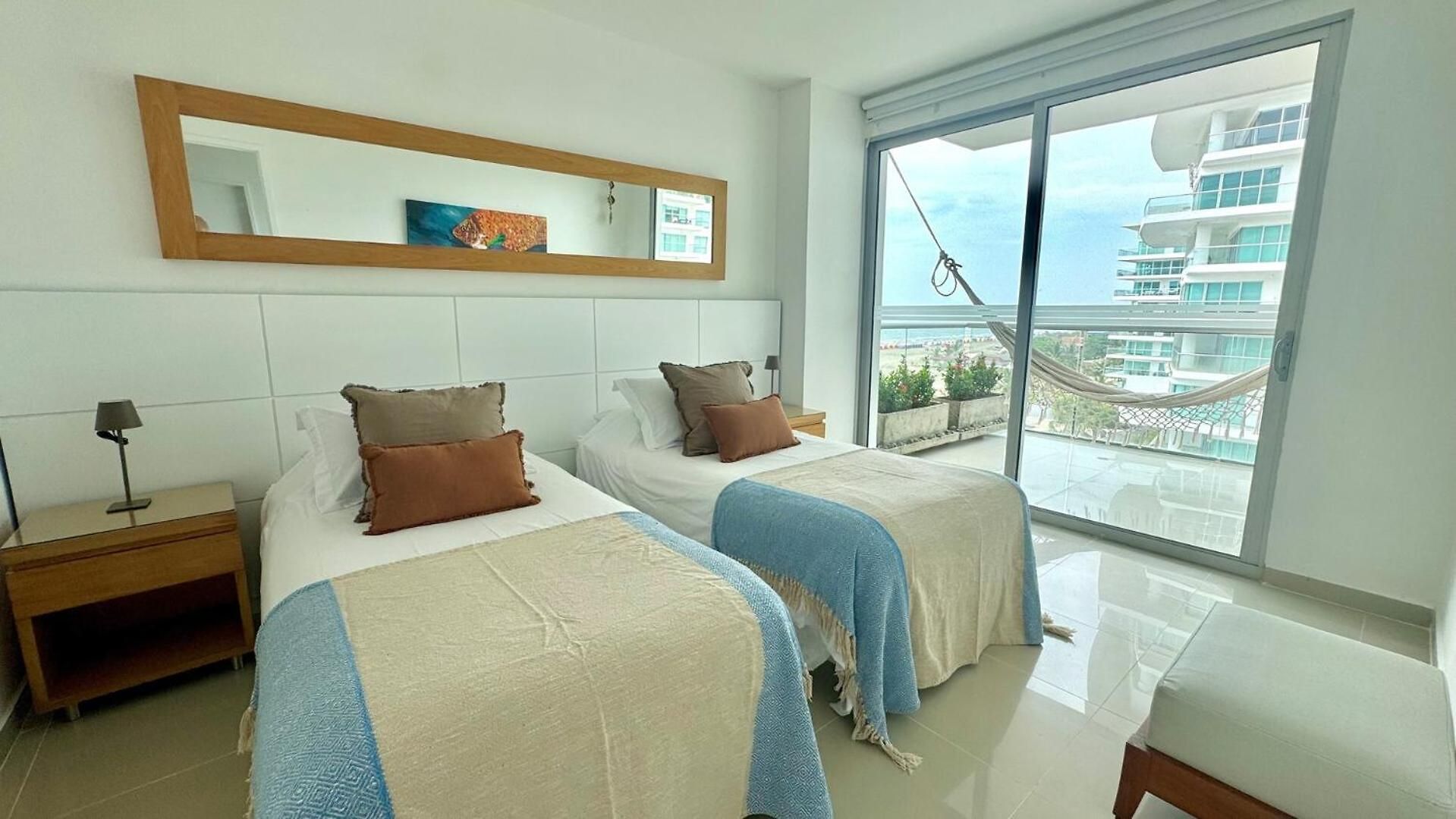 Beachfront Luxury 2br - Pool, Balcony & Ocean Vie