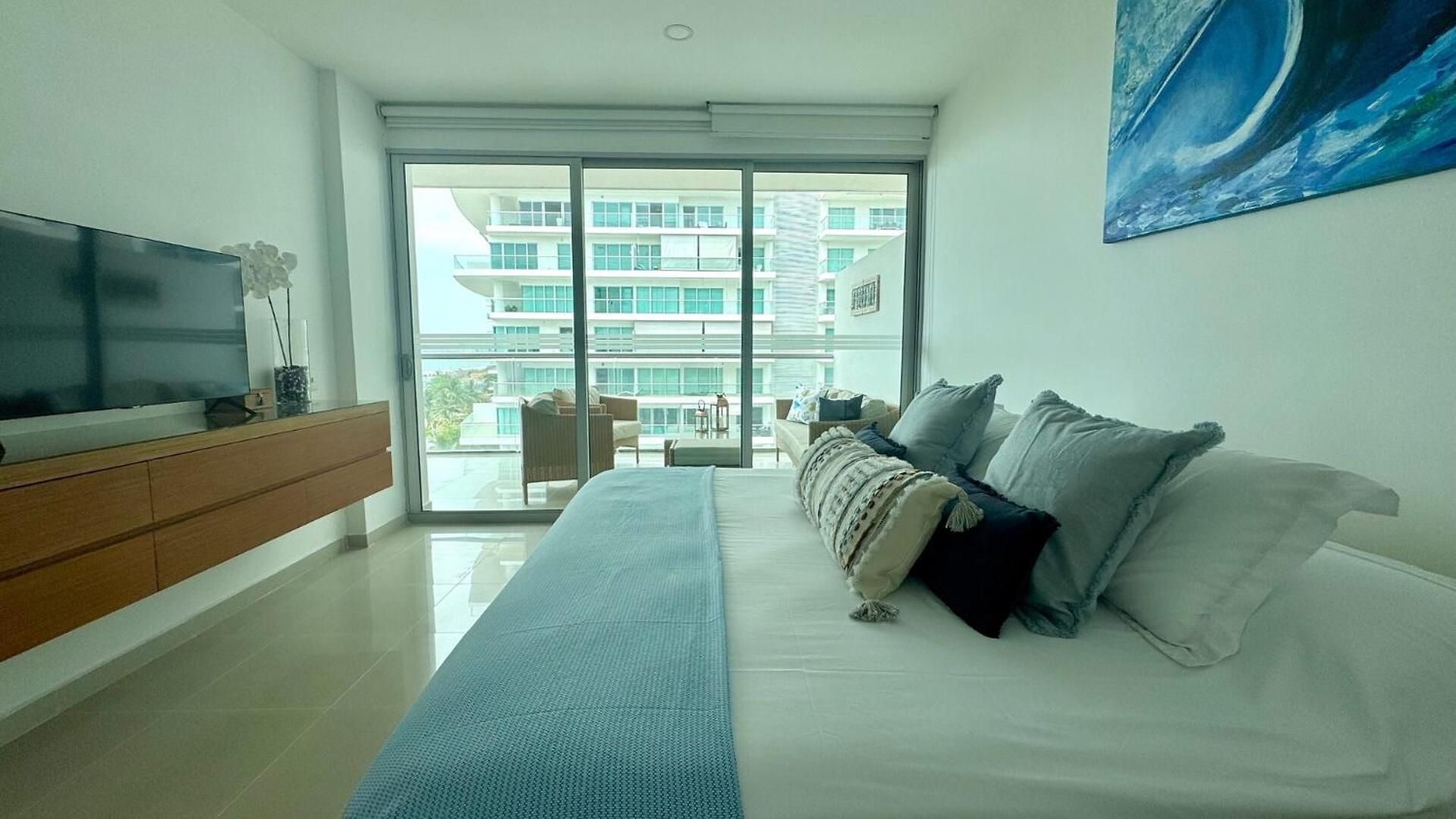 Beachfront Luxury 2br - Pool, Balcony & Ocean Vie Cartagena