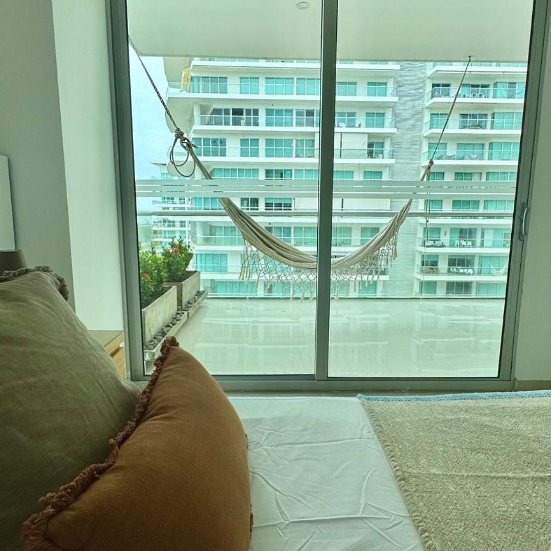Beachfront Luxury 2br - Pool, Balcony & Ocean Vie