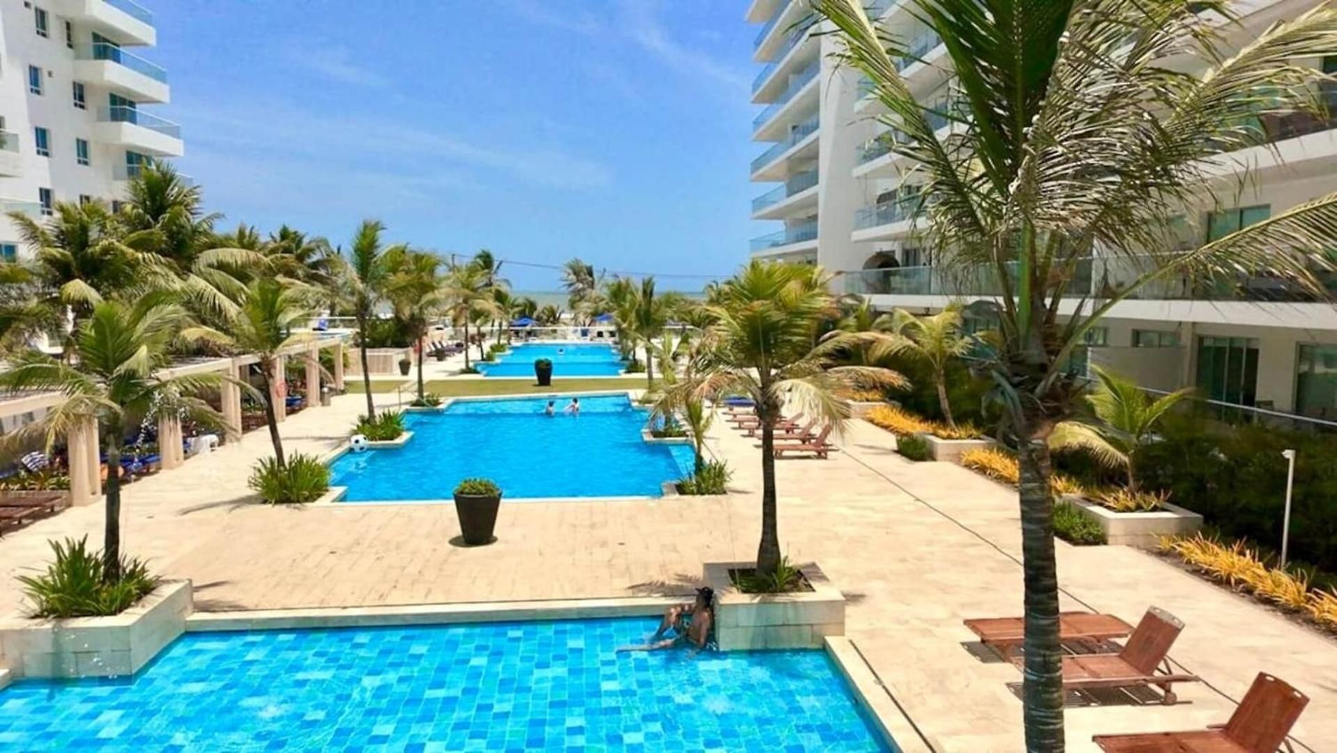 Apartamento Beachfront Luxury 2br - Pool, Balcony & Ocean Vie