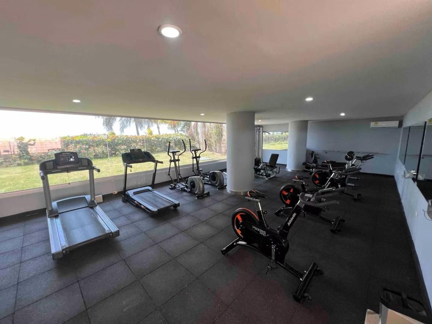 Beachfront Luxury 2br - Pool, Balcony & Ocean Vie Cartagena
