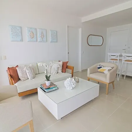 Beachfront Luxury 2br - Pool, Balcony & Ocean Vie Apartamento *