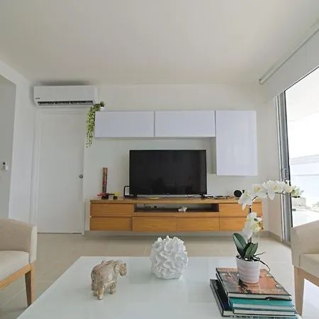 Beachfront Luxury 2br - Pool, Balcony & Ocean Vie