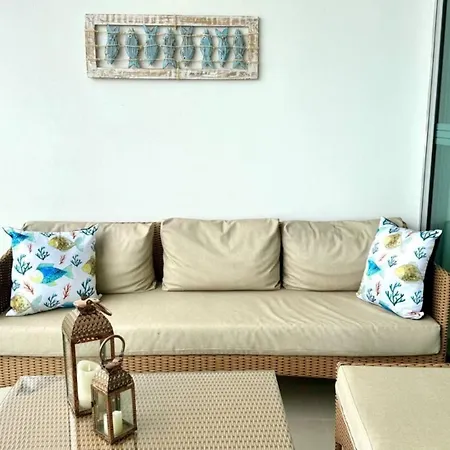 Beachfront Luxury 2br - Pool, Balcony & Ocean Vie *