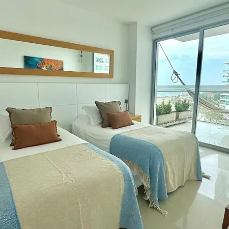 Beachfront Luxury 2br - Pool, Balcony & Ocean Vie