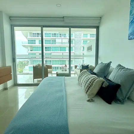 Beachfront Luxury 2br - Pool, Balcony & Ocean Vie Cartagena