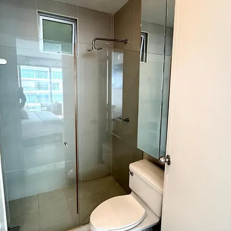 Beachfront Luxury 2br - Pool, Balcony & Ocean Vie Apartamento