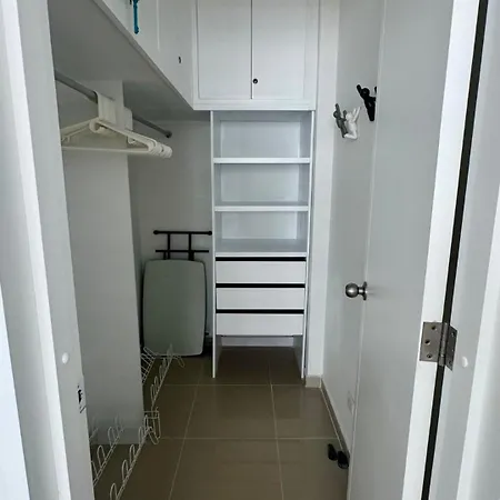 Beachfront Luxury 2br - Pool, Balcony & Ocean Vie Apartamento