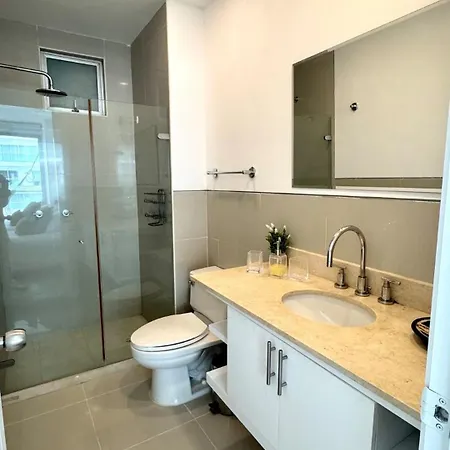 Beachfront Luxury 2br - Pool, Balcony & Ocean Vie Apartamento Cartagena