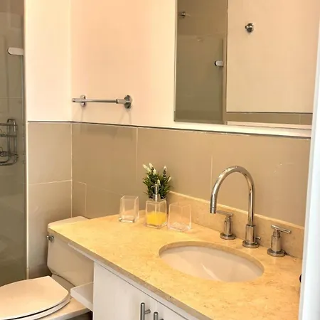 Beachfront Luxury 2br - Pool, Balcony & Ocean Vie Apartamento *